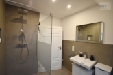 Dusche - Hochwertige Maisonettewohnung in zentraler Lage von Norden