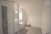 Badezimmer - Dachgeschosswohnung mit Balkon in ruhiger jedoch ebenfalls zentraler Lage von Aurich