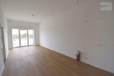 Wohn- Essbereich mit Balkon - Dachgeschosswohnung mit Balkon in ruhiger jedoch ebenfalls zentraler Lage von Aurich