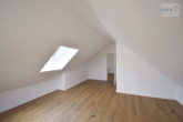Schlafzimmer 1.1 - Dachgeschosswohnung mit Balkon in ruhiger jedoch ebenfalls zentraler Lage von Aurich