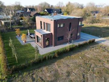 Exklusives Architektenhaus im Bauhausstil mit Doppelgarage! Provisionsfrei, 26605 Aurich, Einfamilienhaus