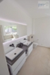 Doppelwaschtisch im Bad en Suite - Exklusives Architektenhaus im Bauhausstil mit Doppelgarage! Provisionsfrei
