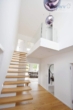 Kragarmtreppe mit Blick zur Galerie - Exklusives Architektenhaus im Bauhausstil mit Doppelgarage! Provisionsfrei