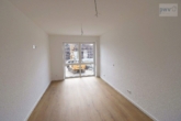 Schlafzimmer - sonnige 2-Zimmer Obergeschosswohnung mit Balkon in Aurich