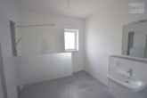 Badezimmer - moderne 2-Zimmer Erdgeschosswohnung in Aurich Haxtum